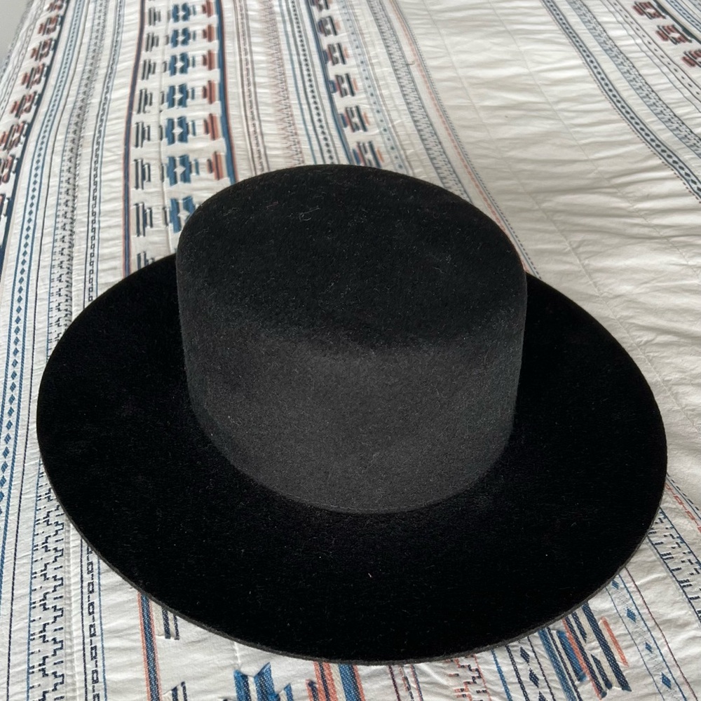 Gigipip kids/XS womens boater hat. Hardly worn, no curves or dents in the fabric